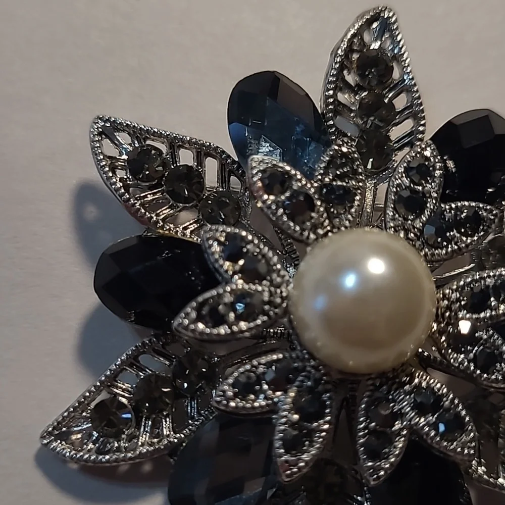 Women's Silvertone Brooch or Necklace